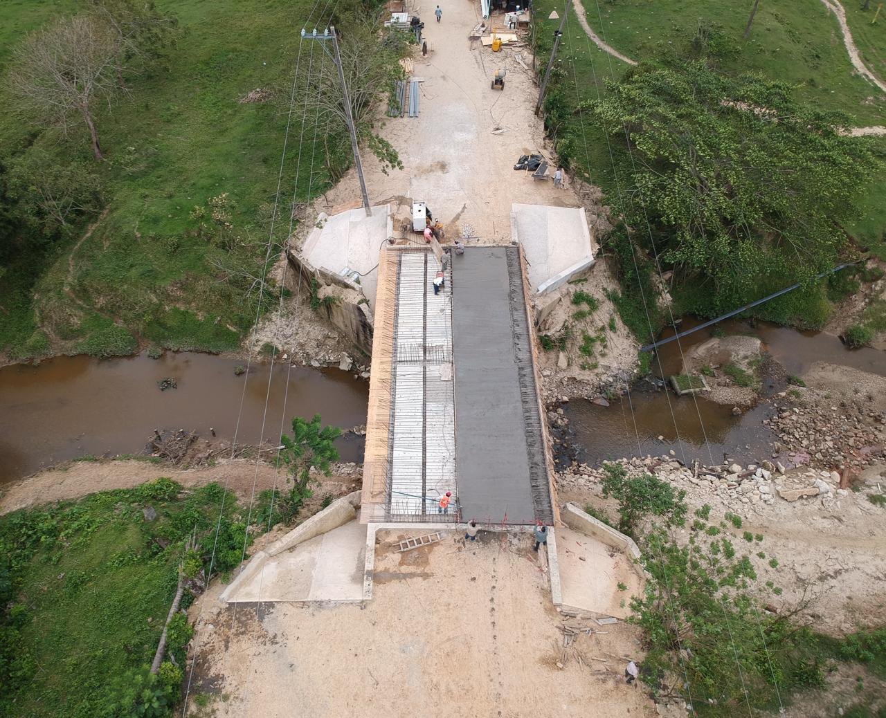 Puente e infraestructura conectando territorio y desarrollo